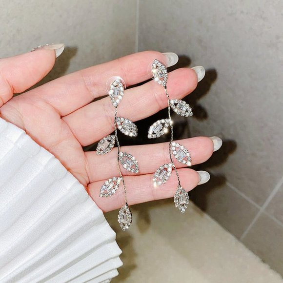Luxury 14K White Gold Plated Leaves Earring Fine Pin LongEarrings